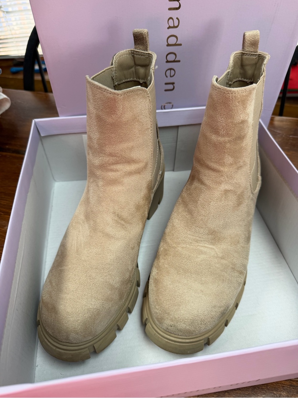 Steve Madden Beige Suede Chelsea Lug Boots 10m